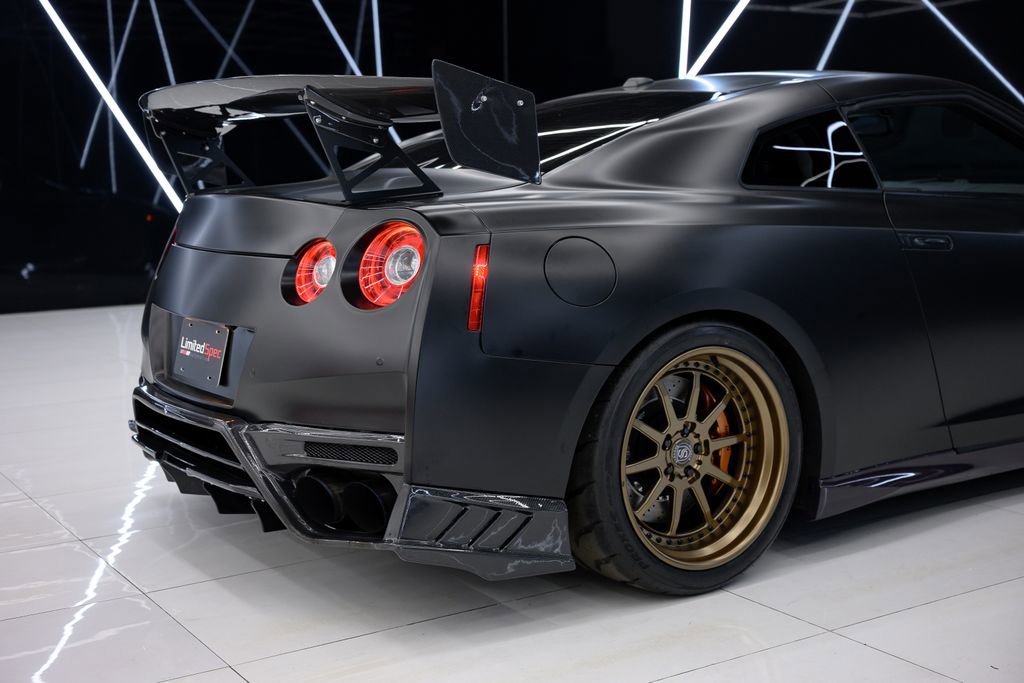 Used 2018 Nissan GT-R Premium image 24