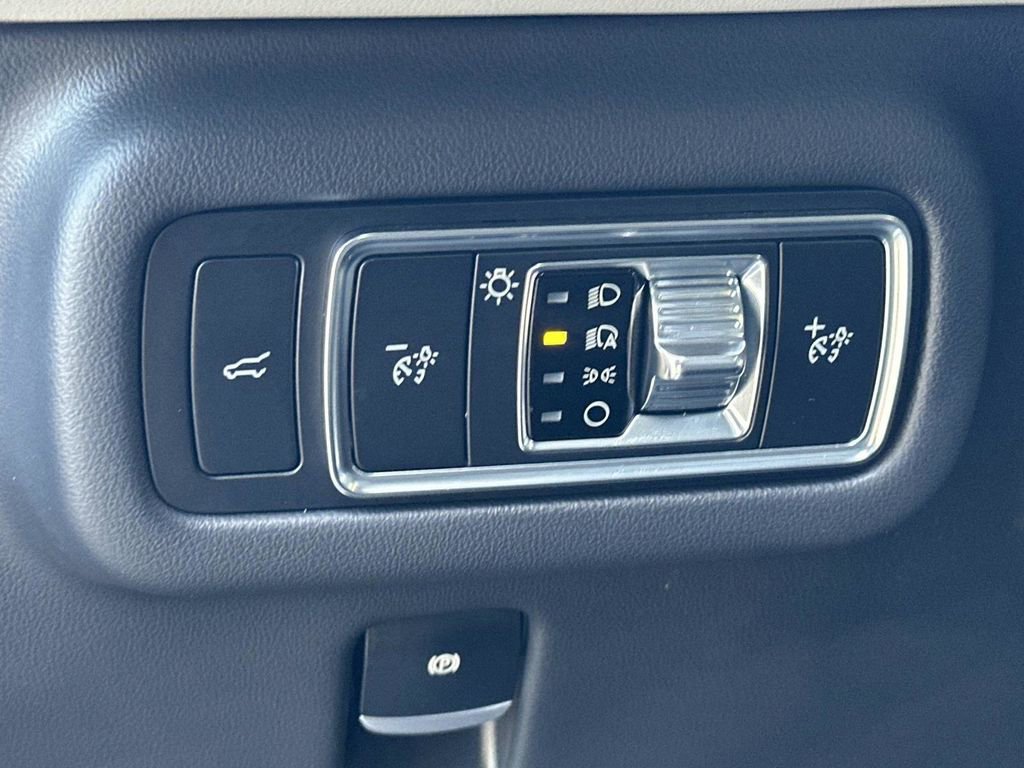 Used 2024 Lincoln Nautilus Reserve image 22