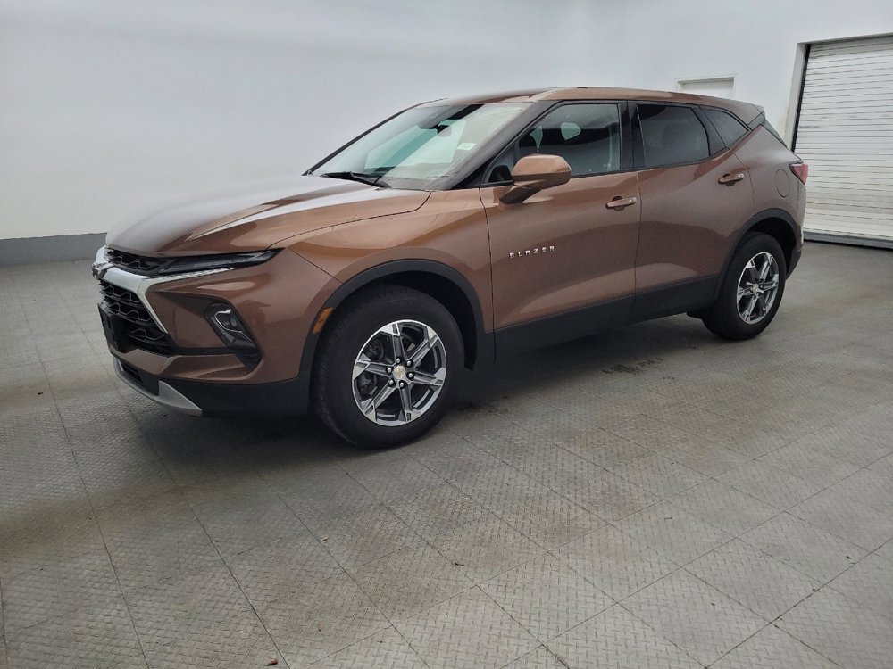 Used 2023 Chevrolet Blazer LT image 2