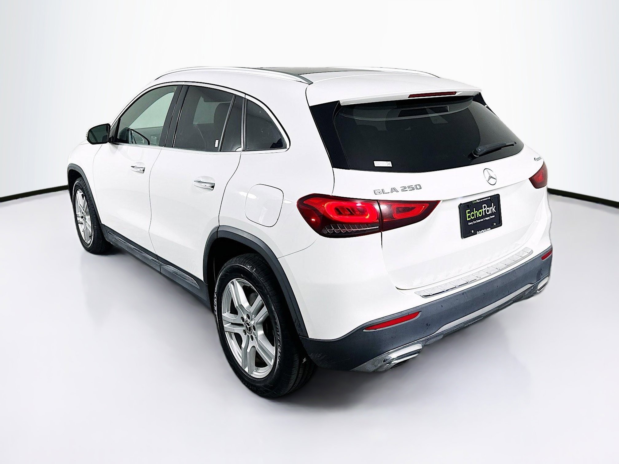 Used 2023 Mercedes-Benz GLA 250 4MATIC w/ Premium Package image 5