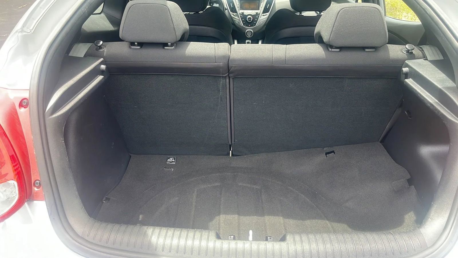 Used 2016 Hyundai Veloster FWD image 21