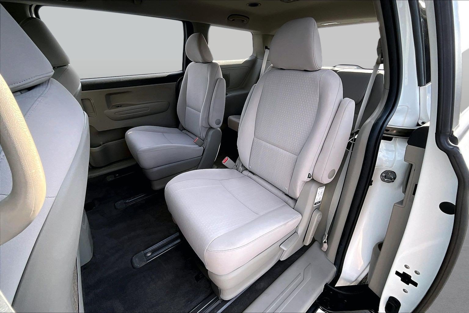 Used 2018 Kia Sedona L FWD image 26
