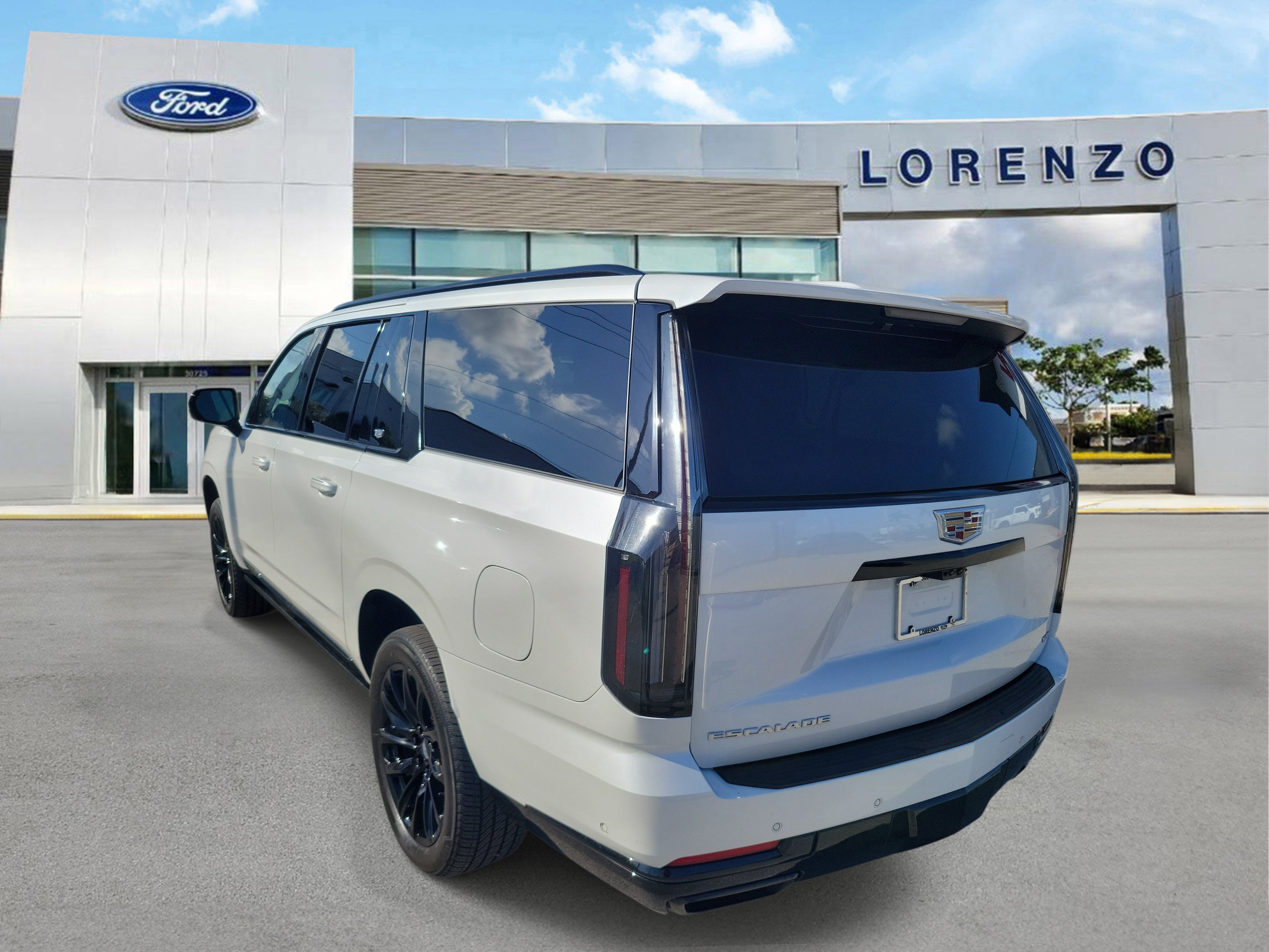 Used 2025 Cadillac Escalade ESV Sport w/ Touring Package AWD/4WD image 7