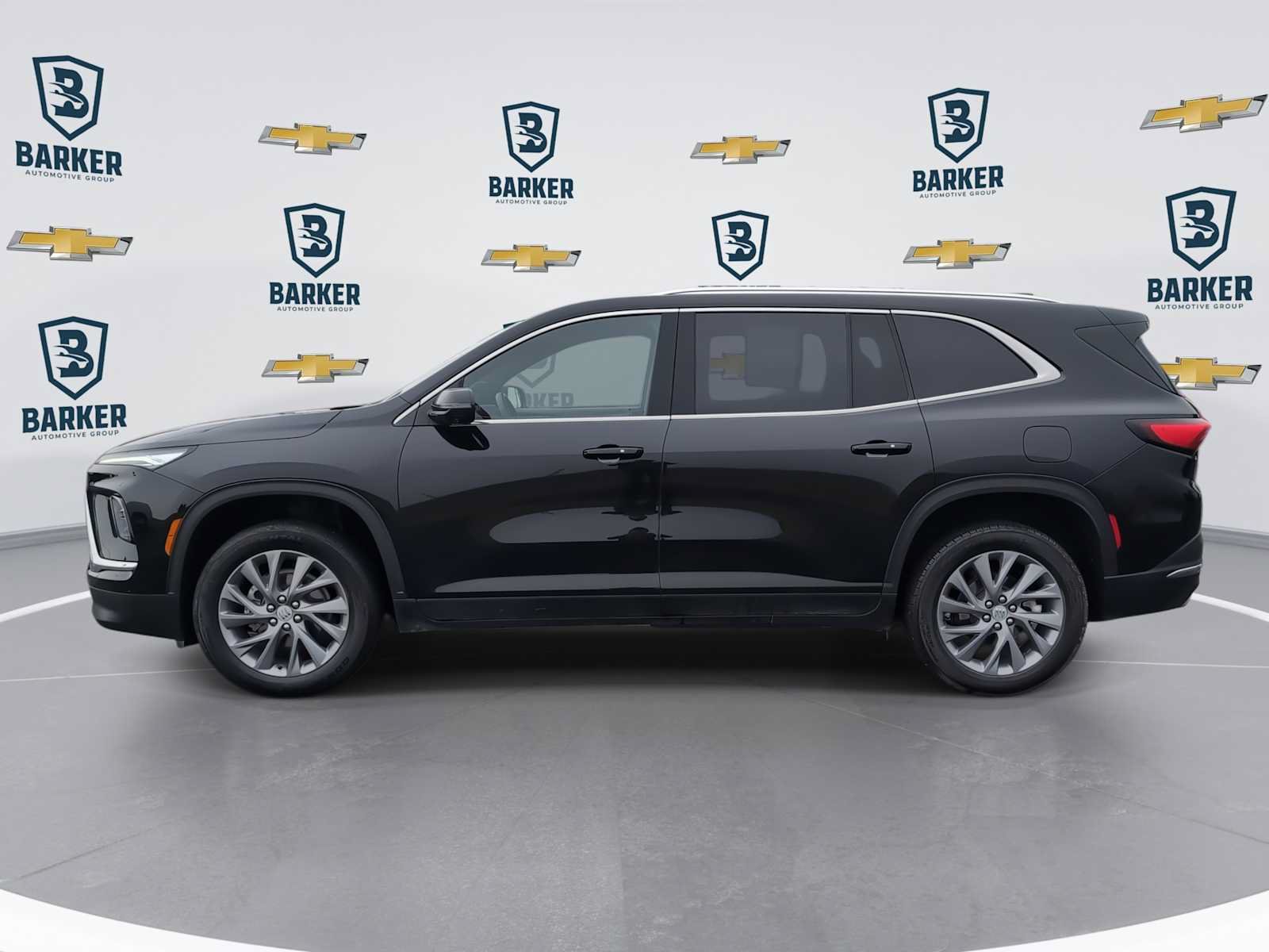 Used 2025 Buick Enclave Preferred AWD/4WD image 5