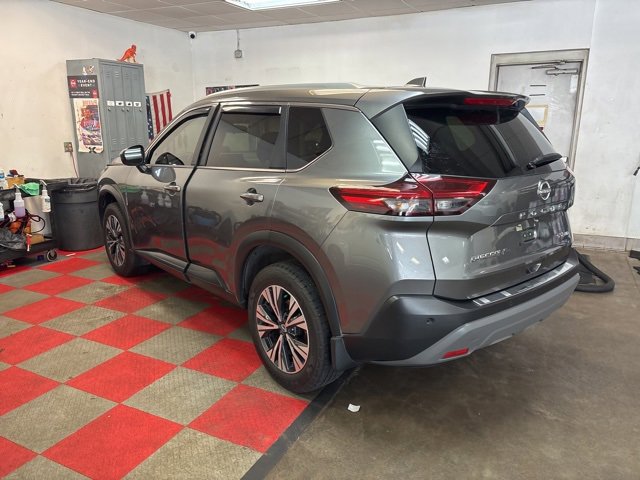 Used 2023 Nissan Rogue SV w/ SV Premium B Package image 3