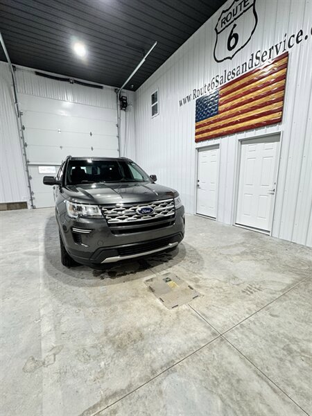 Used 2018 Ford Explorer XLT AWD/4WD image 3