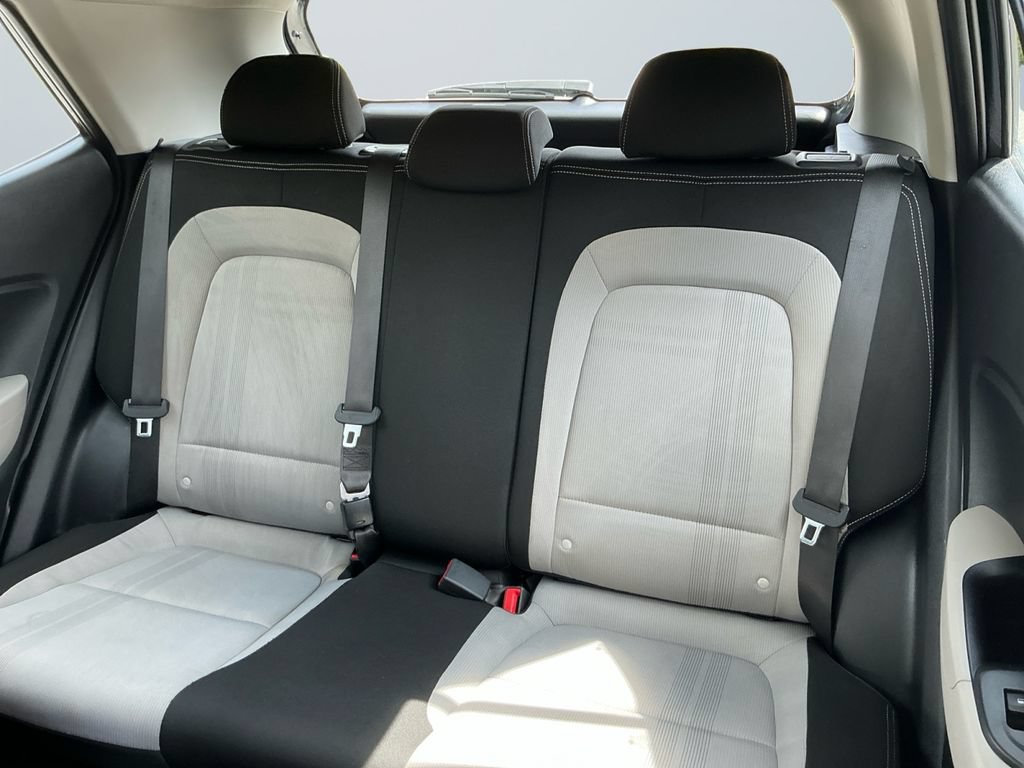 Used 2024 Hyundai Venue SEL FWD image 14