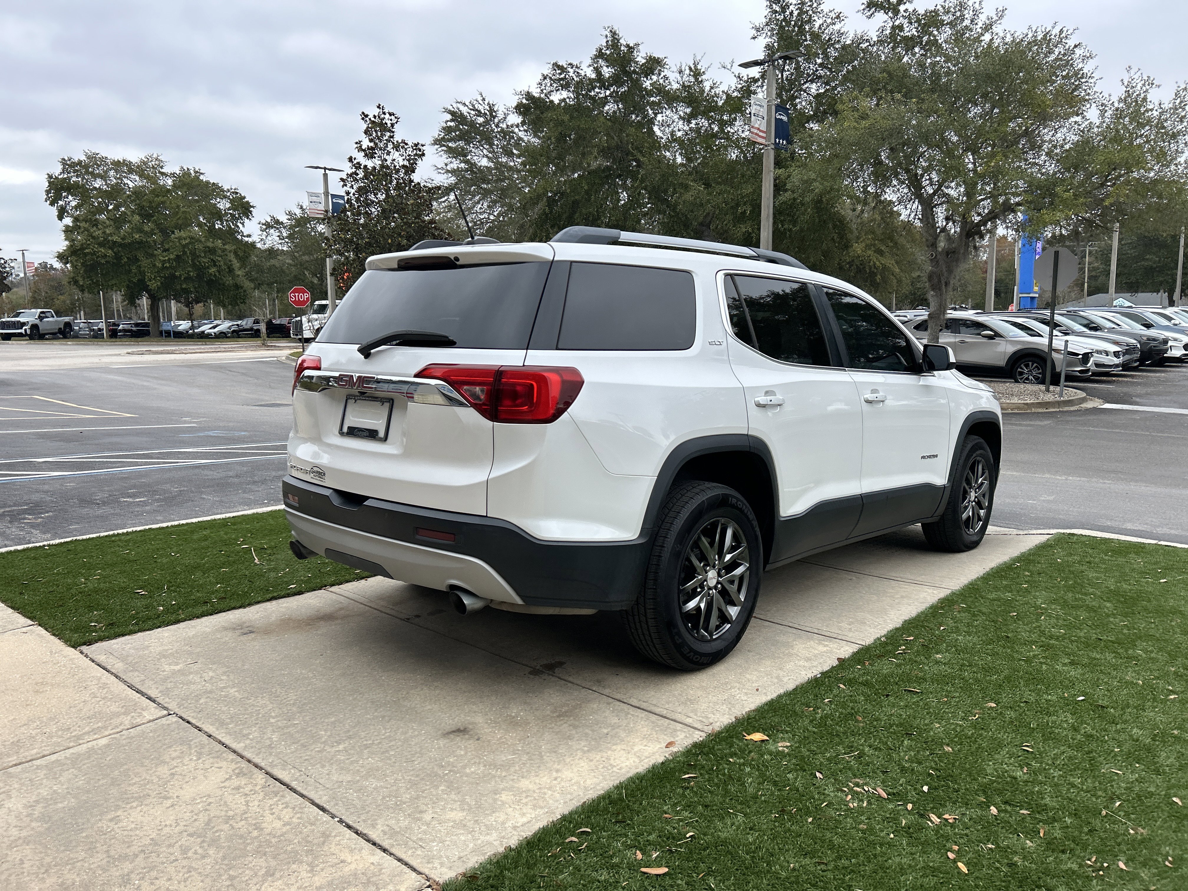 Used 2018 GMC Acadia SLT image 7