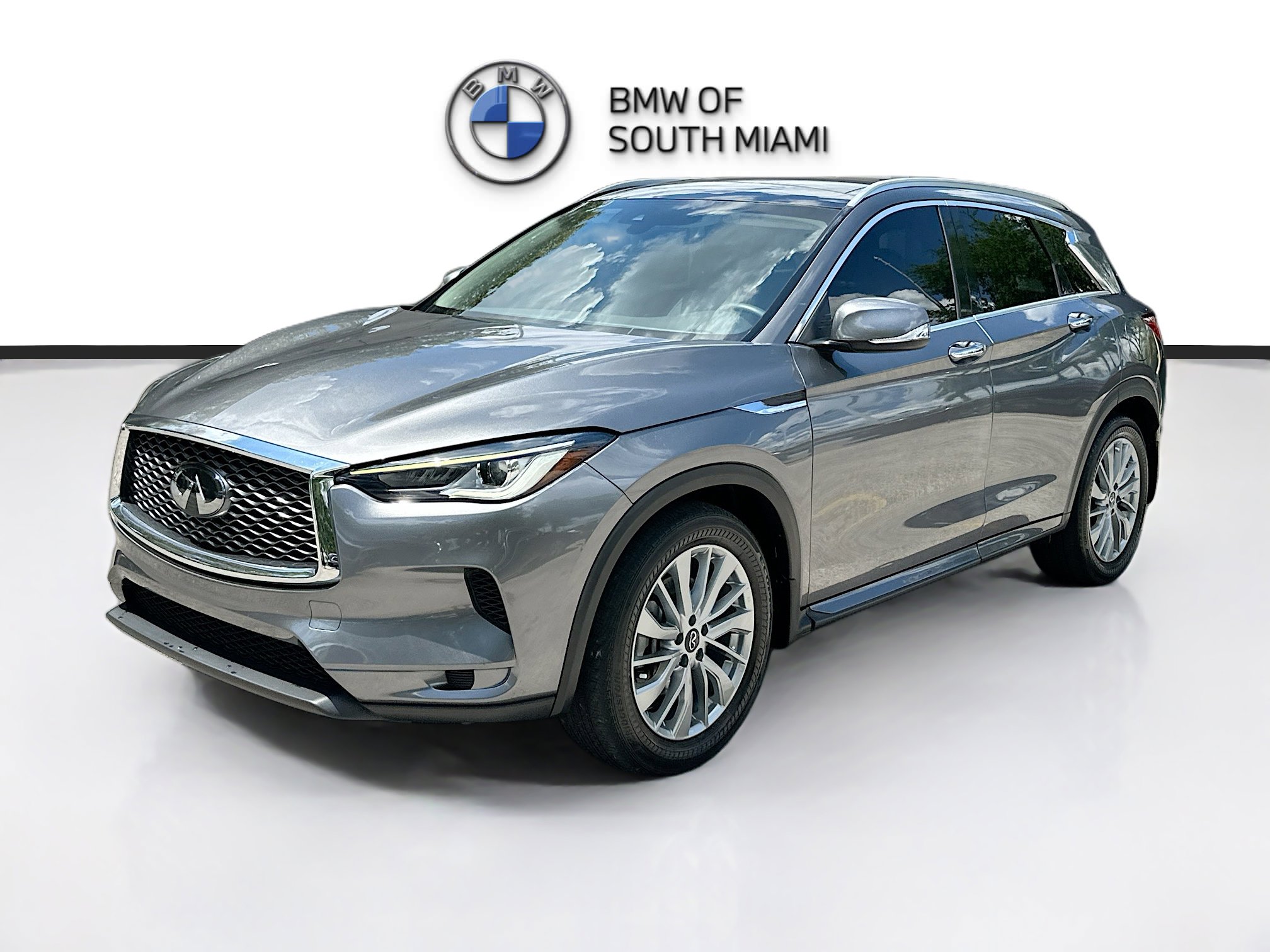 Used 2023 INFINITI QX50 Luxe w/ Cargo Package FWD image 3