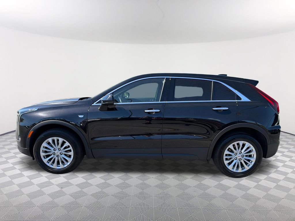 Used 2024 Cadillac XT4 Luxury w/ Cold Weather Package FWD image 8