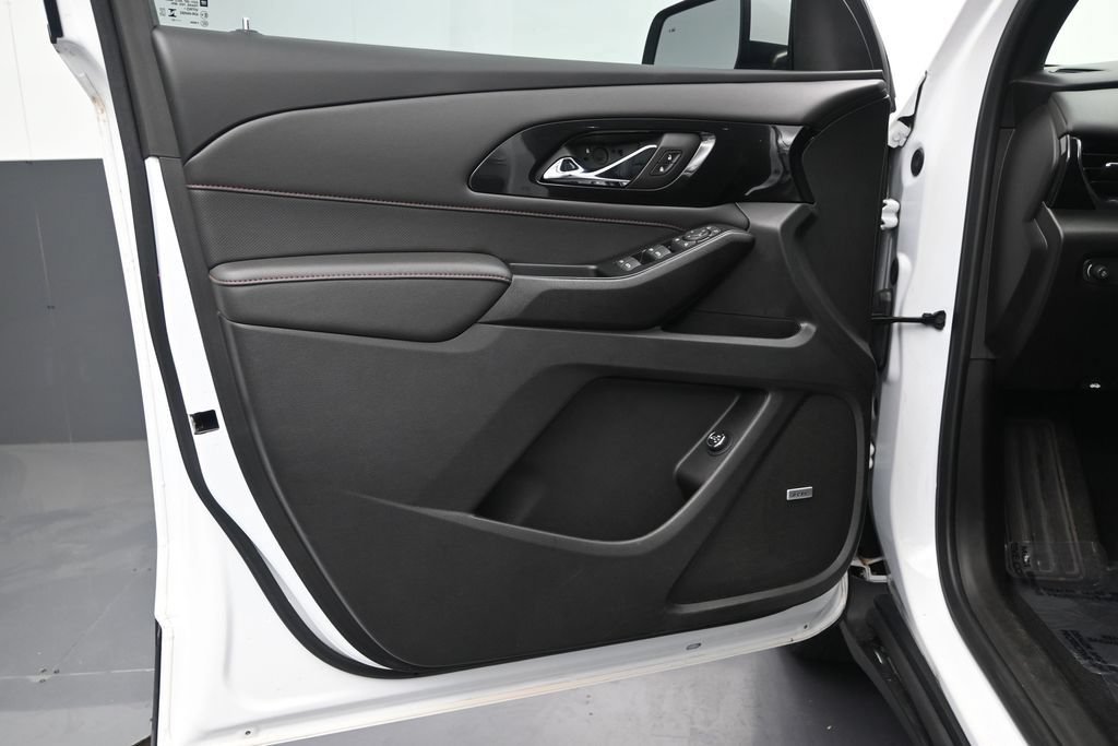 Used 2023 Chevrolet Traverse RS FWD image 11