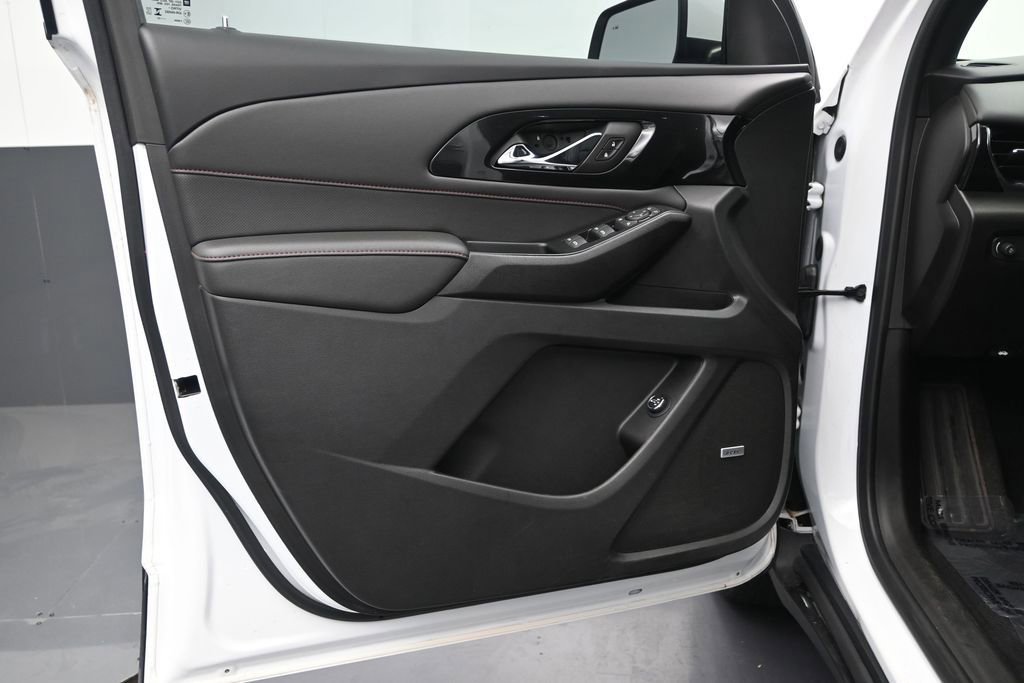 Used 2023 Chevrolet Traverse RS FWD image 11