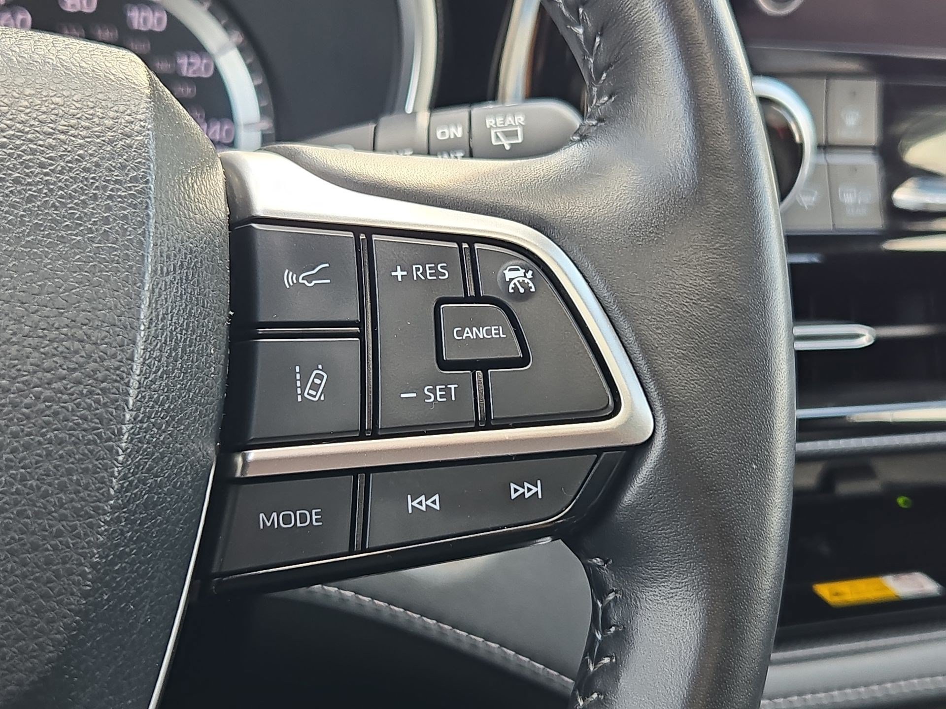 Used 2024 Toyota Highlander XSE FWD image 19