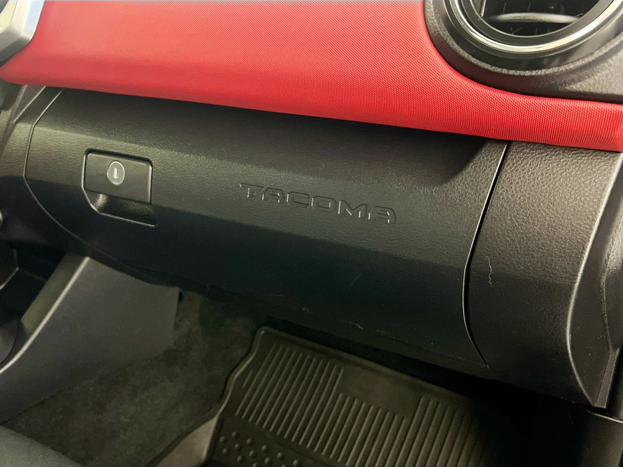 Used 2023 Toyota Tacoma SR5 w/ SR5 Appearance Package image 34