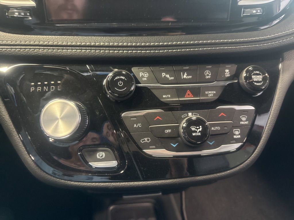 New 2025 Chrysler Pacifica Select image 21