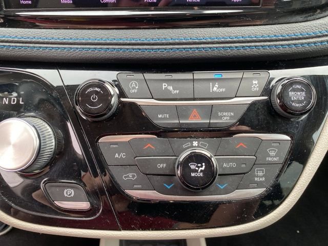 Used 2021 Chrysler Pacifica Touring-L FWD image 24