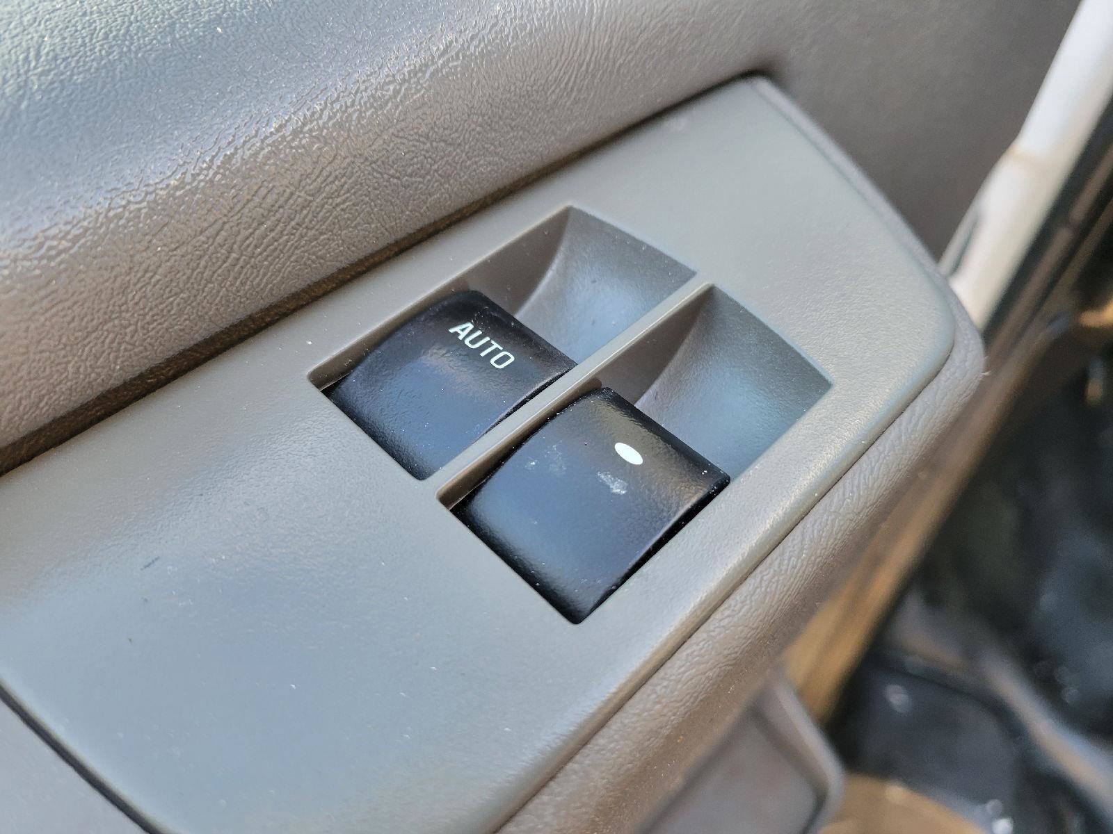 Used 2015 Chevrolet Express 2500 image 5