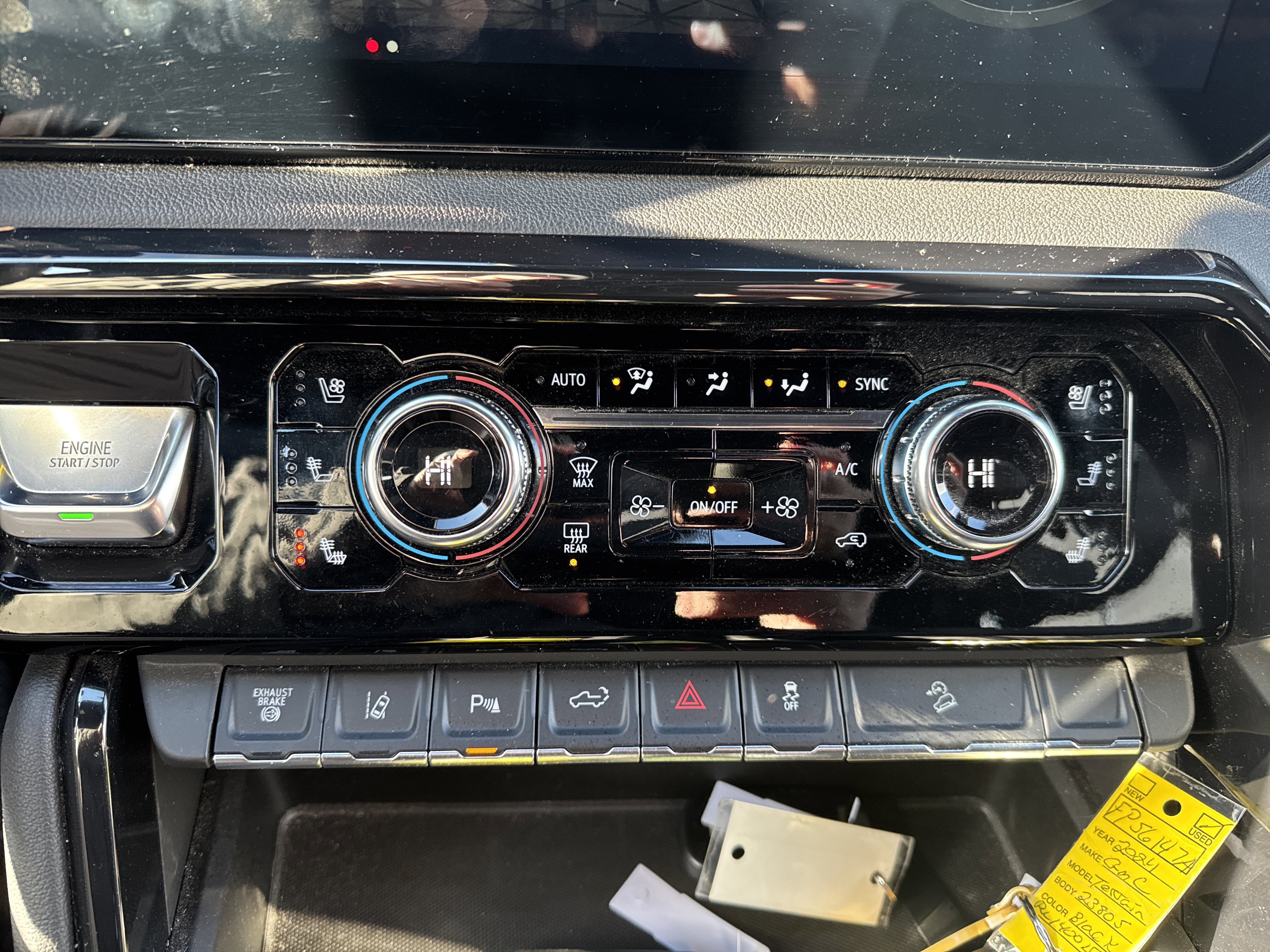 Used 2024 GMC Sierra 2500 AT4 w/ AT4 Preferred Package image 25