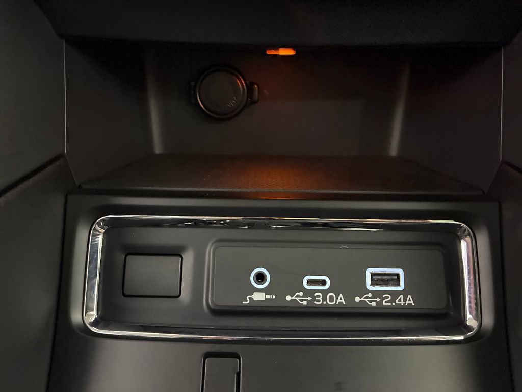 Used 2025 Subaru Ascent Onyx Edition w/ Onyx Package image 22