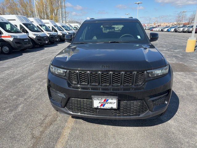 New 2025 Jeep Grand Cherokee Altitude w/ Trailer Tow Package AWD/4WD image 9