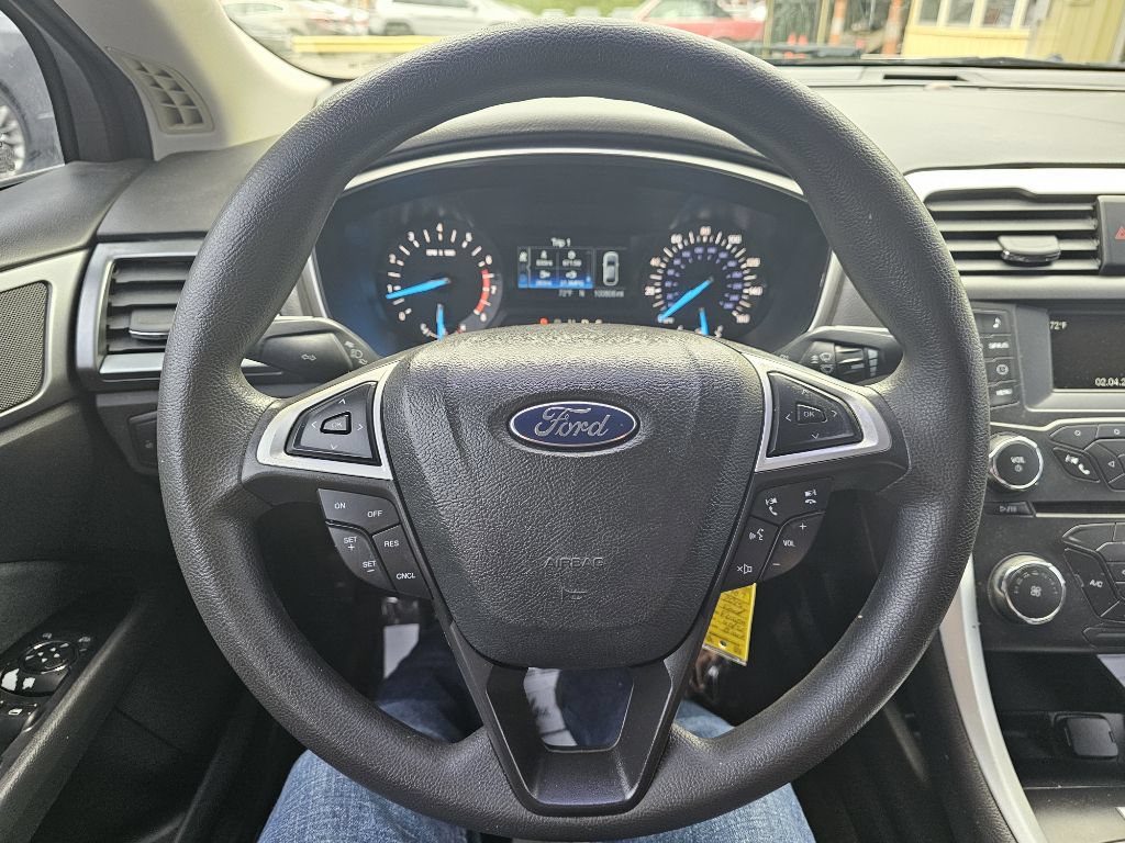 Used 2015 Ford Fusion SE FWD image 26
