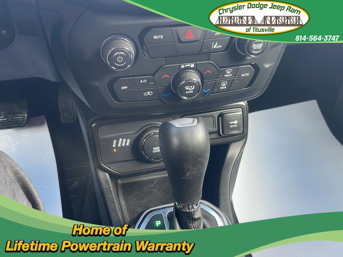 Used 2022 Jeep Renegade Latitude AWD/4WD image 11