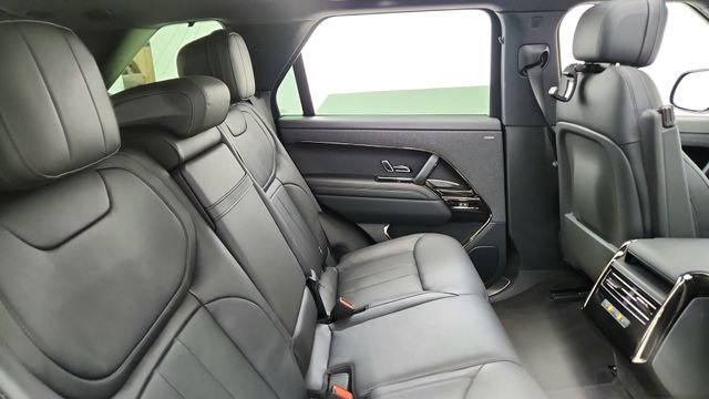 Used 2025 Land Rover Range Rover Sport SE image 26