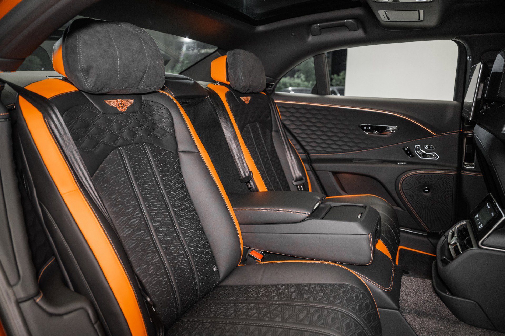 New 2025 Bentley Flying Spur Plug-In Hybrid image 31