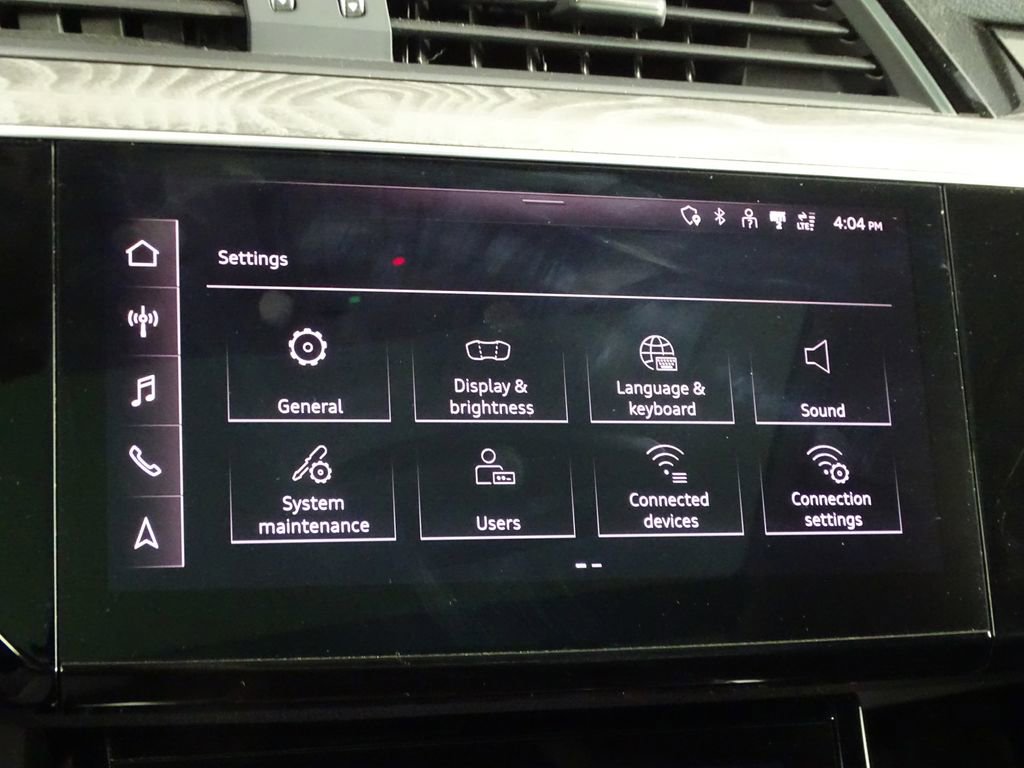 Used 2021 Audi e-tron Premium Plus image 39