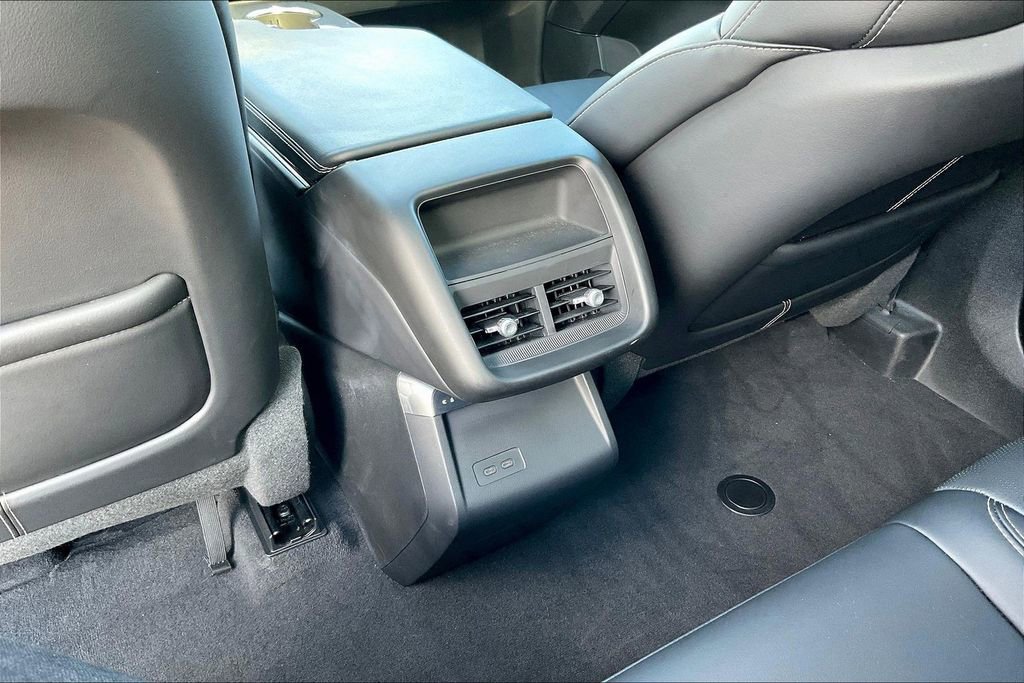 Used 2024 Cadillac Lyriq Luxury image 10