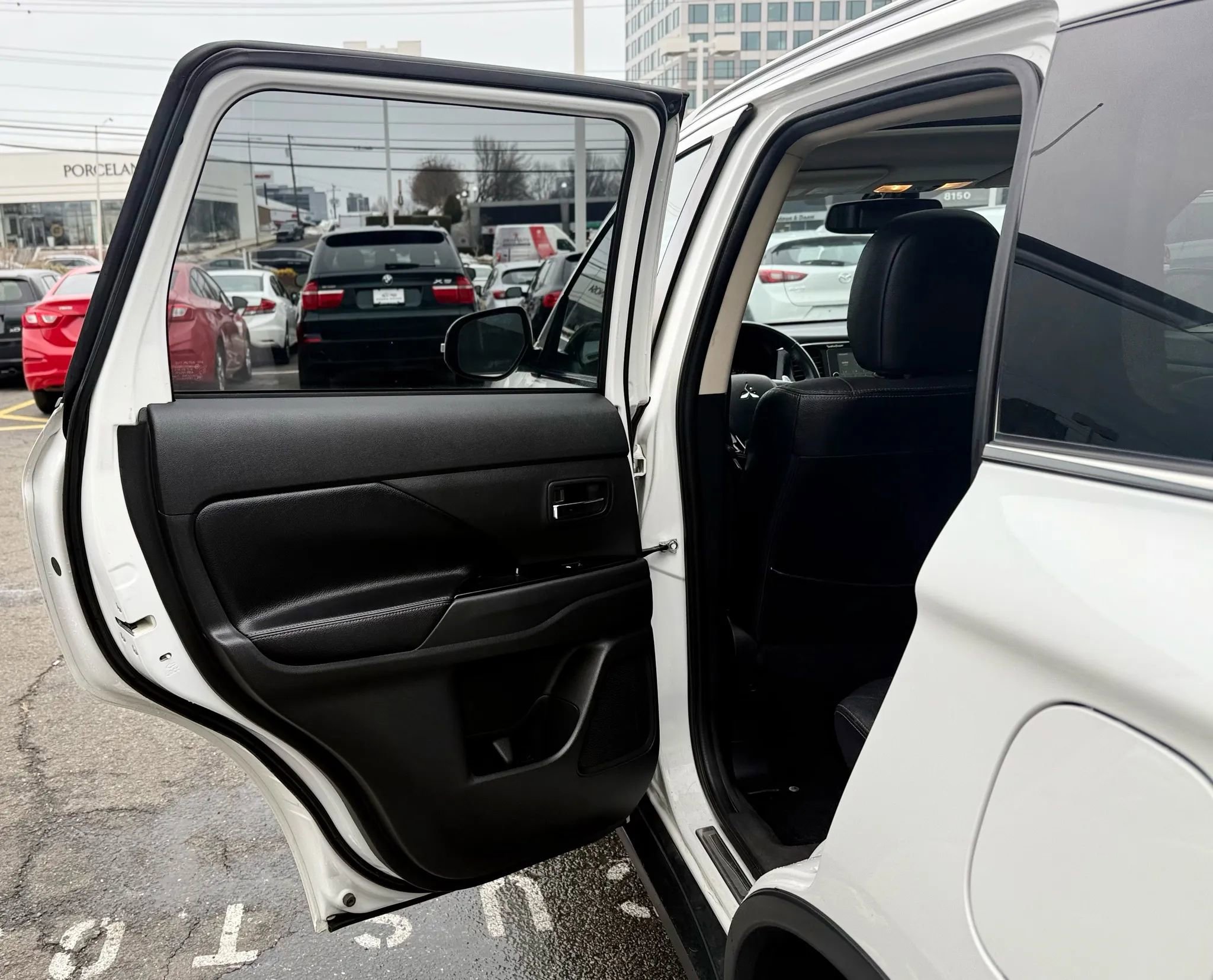 Used 2017 Mitsubishi Outlander GT image 28