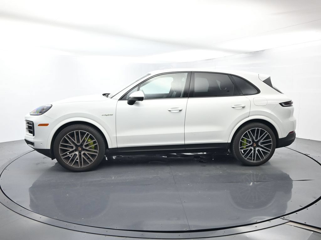Certified 2025 Porsche Cayenne S AWD/4WD image 2