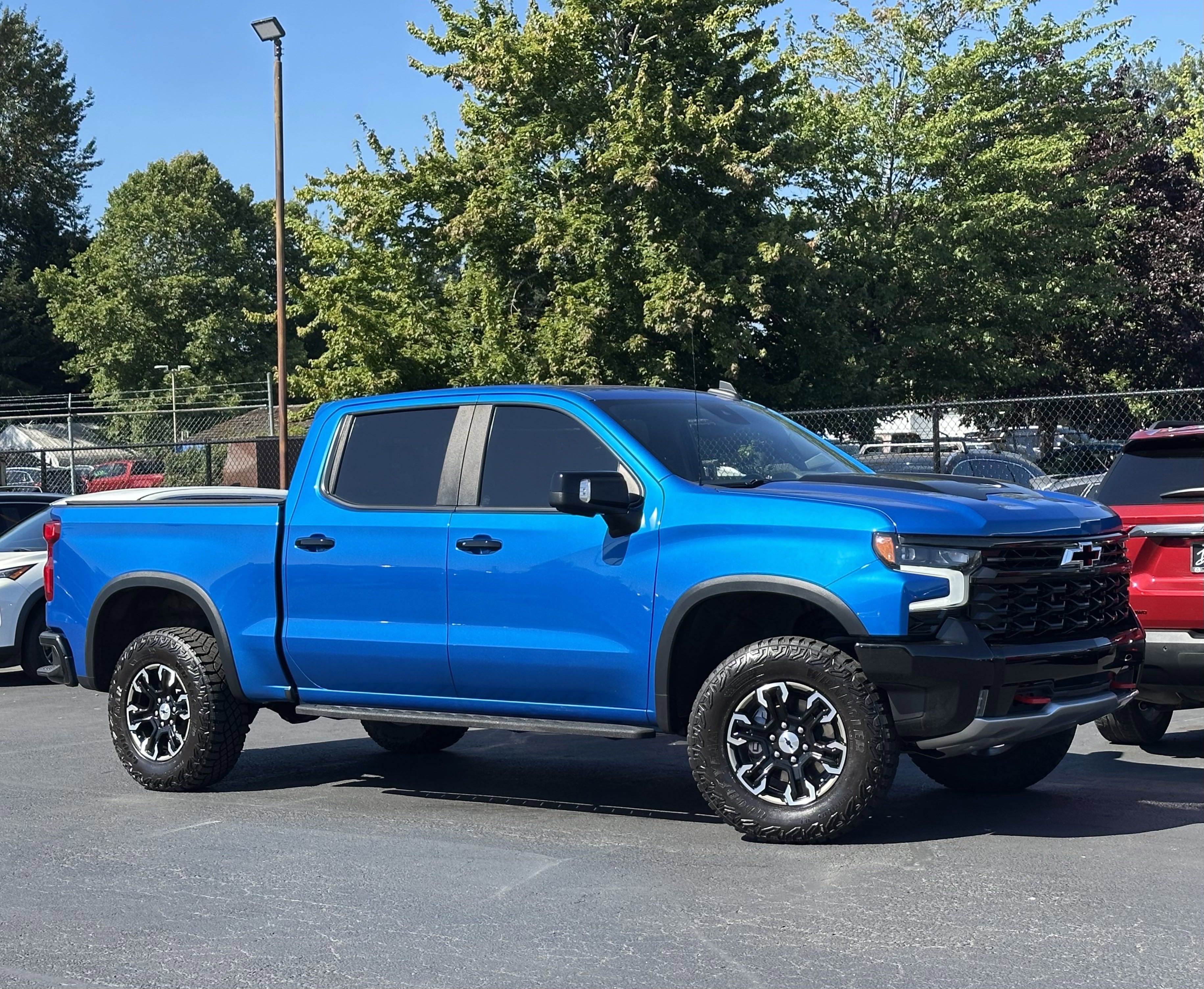 Used 2023 Chevrolet Silverado 1500 ZR2 image 2