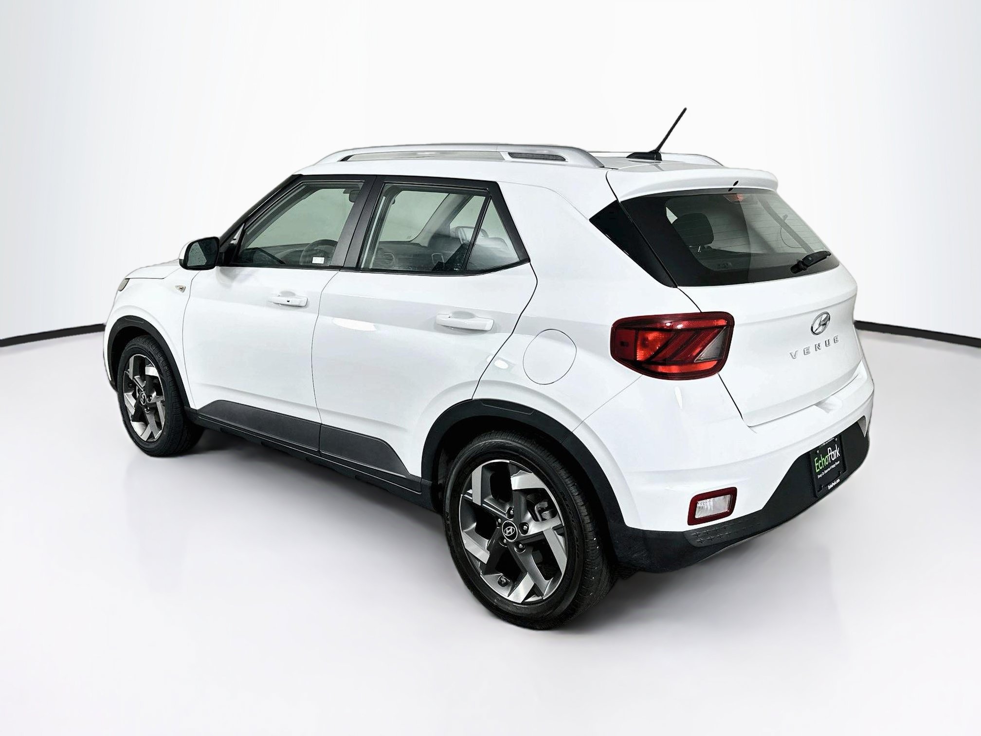 Used 2025 Hyundai Venue SEL FWD image 5