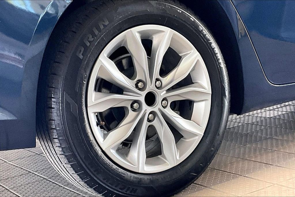 Used 2021 Chevrolet Malibu LT image 35