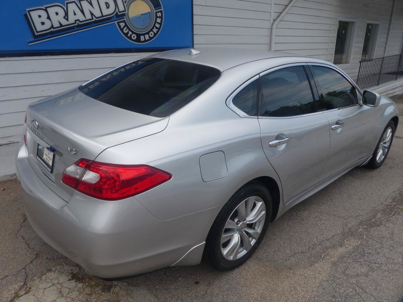 Used 2011 INFINITI M37 w/ Deluxe Touring Pkg RWD image 5