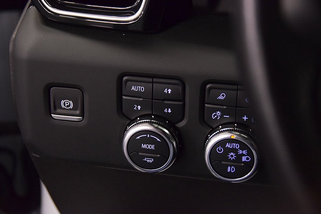 Used 2025 GMC Sierra 2500 Denali Ultimate w/ Snow Plow Prep/Camper Package image 24