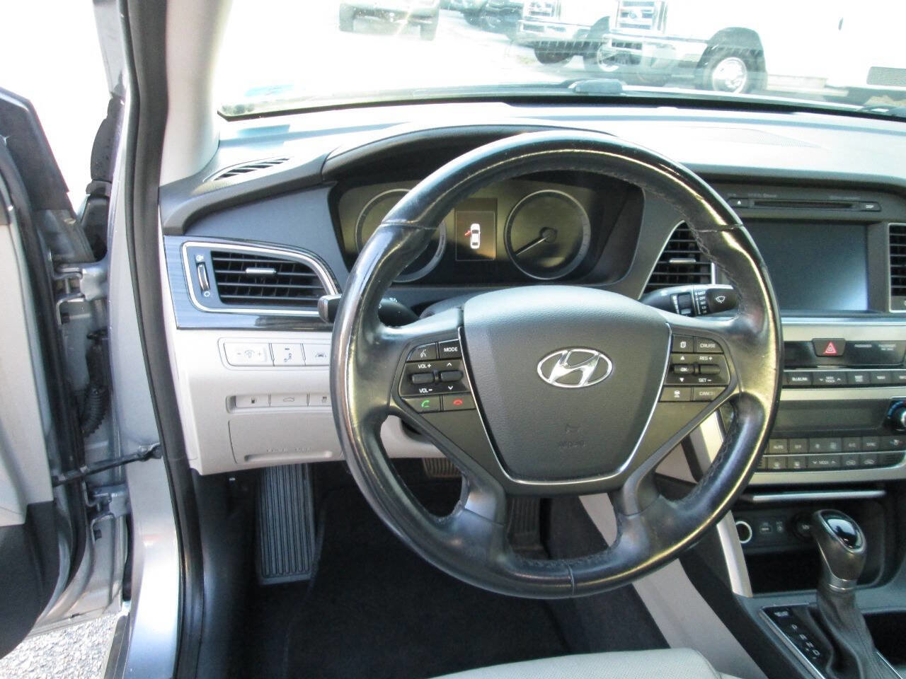 Used 2017 Hyundai Sonata Limited w/ Ultimate Package 04 image 13