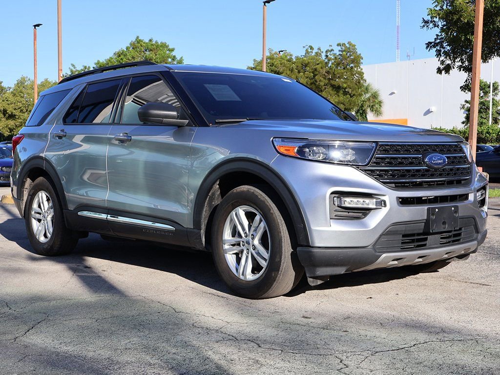 Used 2023 Ford Explorer XLT w/ Equipment Group 202A RWD image 2