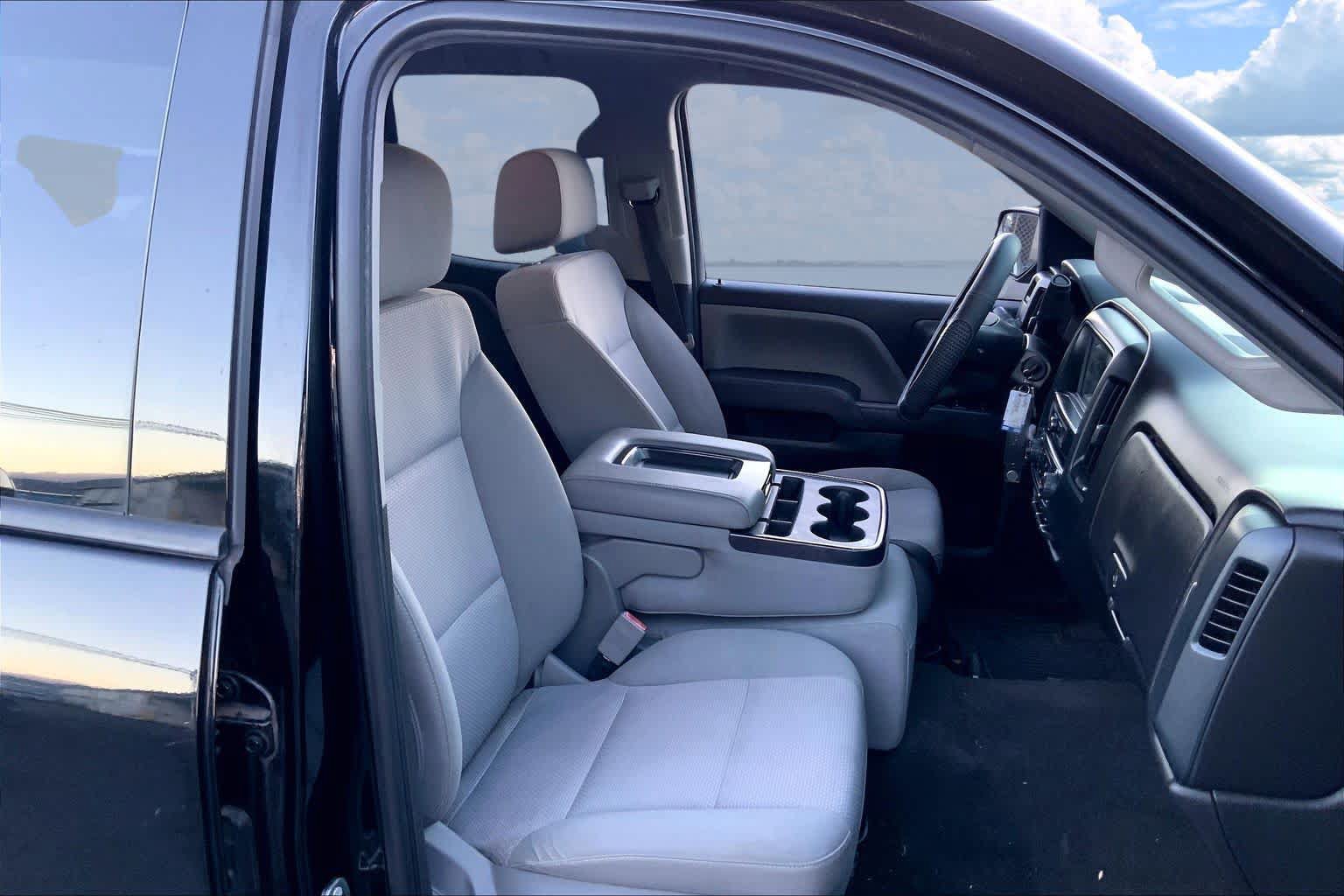 Used 2018 Chevrolet Silverado 1500 Custom w/ Custom Value Package RWD image 13