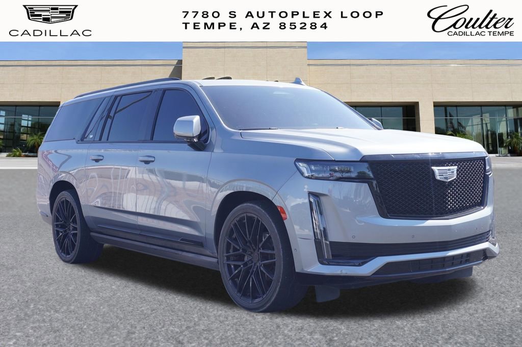 Used 2023 Cadillac Escalade ESV Sport w/ LPO, ONYX Package AWD/4WD image 3