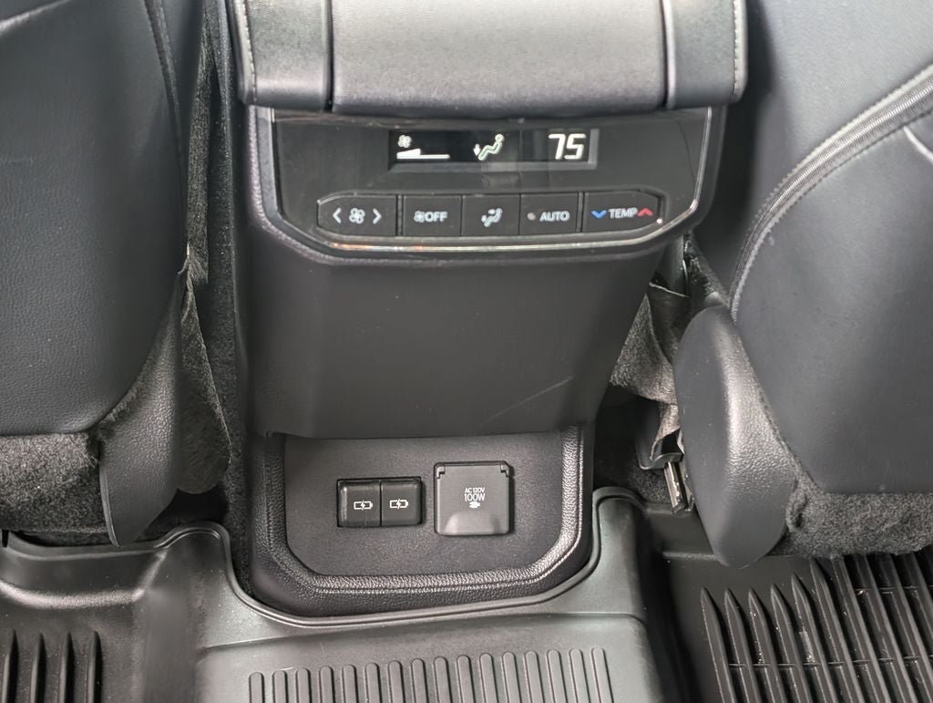 Certified 2025 Toyota Highlander Limited AWD/4WD image 32