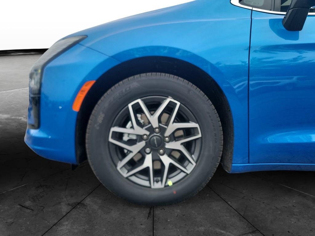 New 2027 Chrysler Pacifica Limited FWD image 14