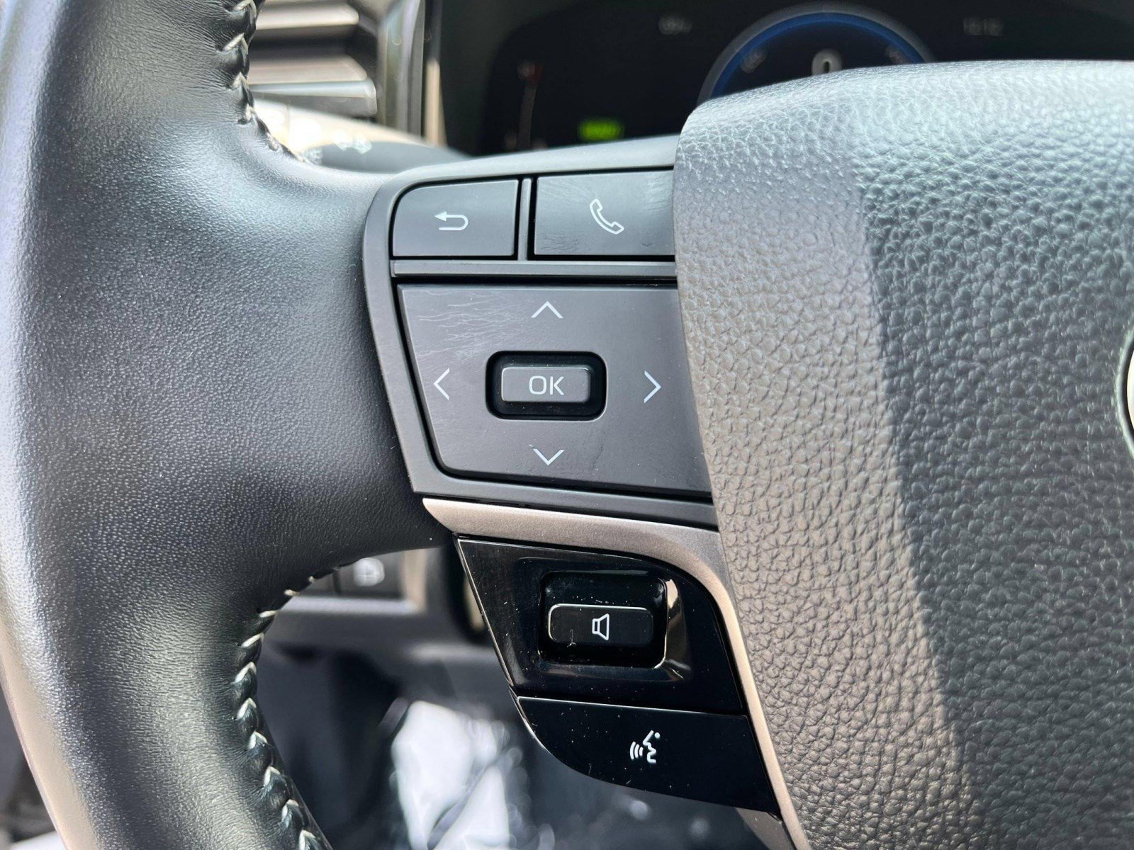 Used 2025 Toyota Camry SE FWD image 15
