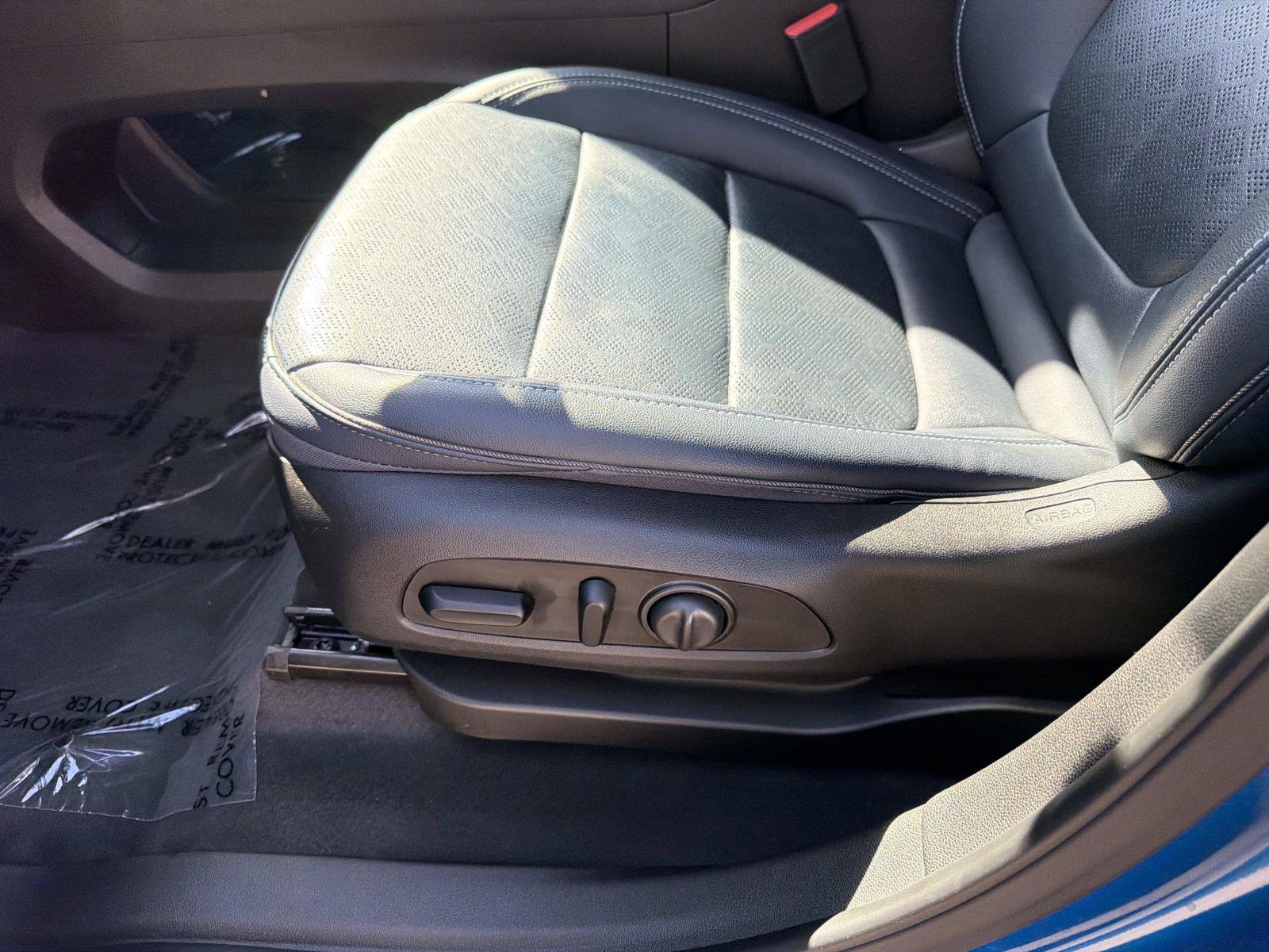 Used 2023 Chevrolet Bolt EUV Premier FWD image 15