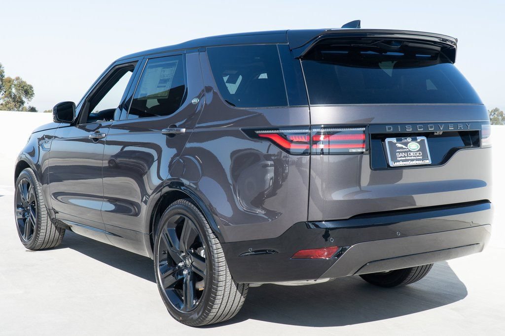 Used 2025 Land Rover Discovery Dynamic SE AWD/4WD image 3