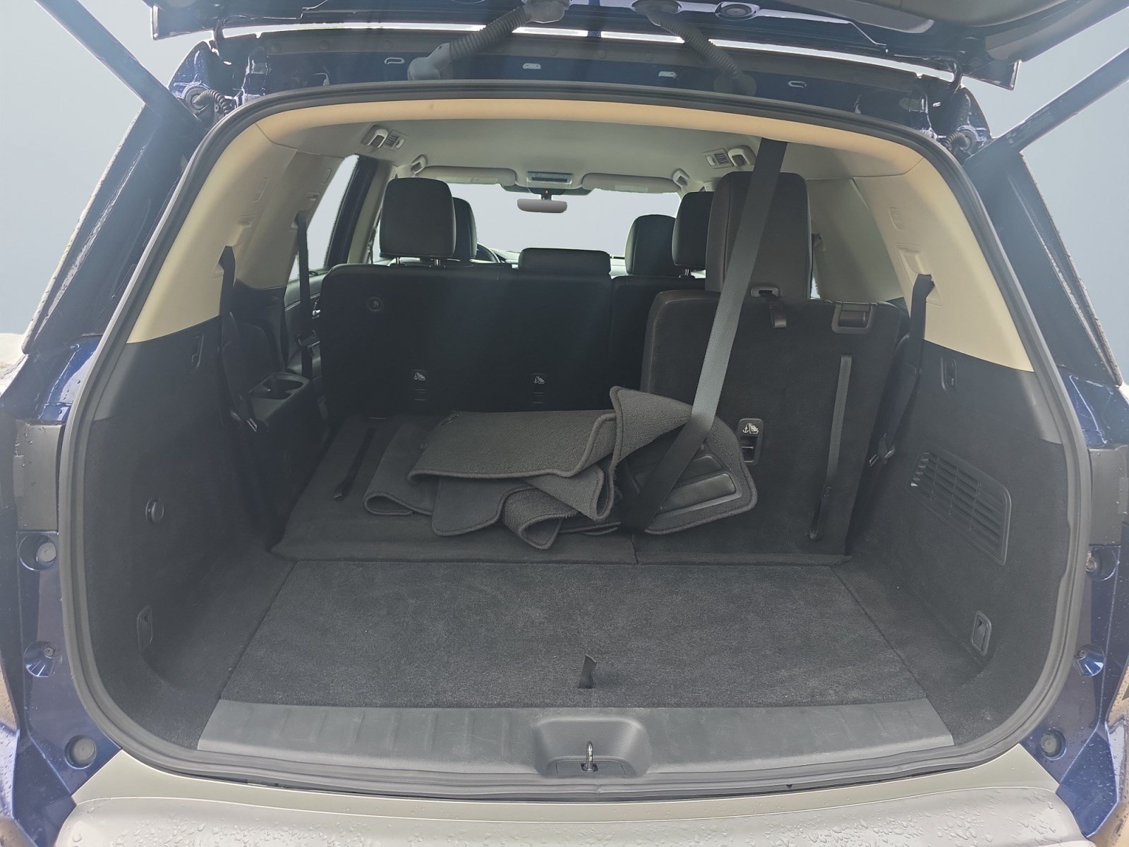 Used 2025 Nissan Pathfinder SL FWD image 16