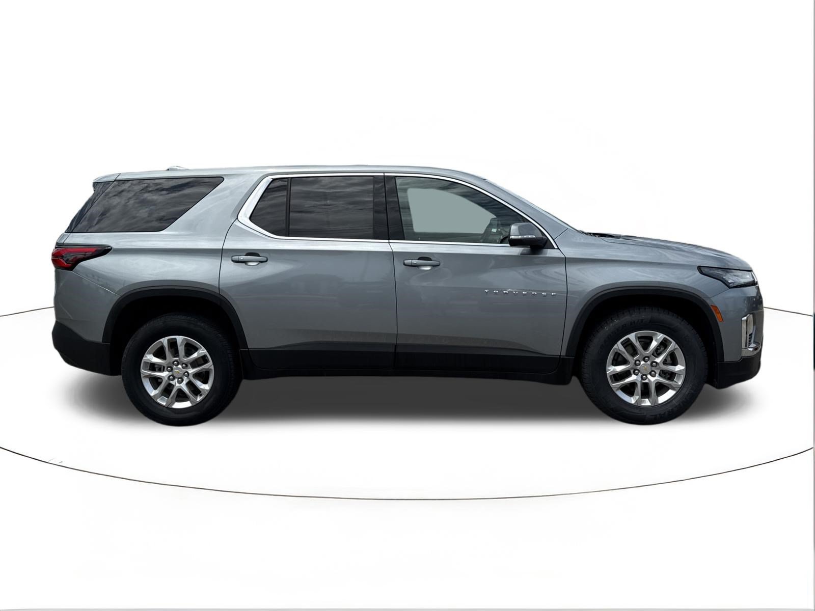 Used 2023 Chevrolet Traverse LS w/ Safety Package FWD image 2