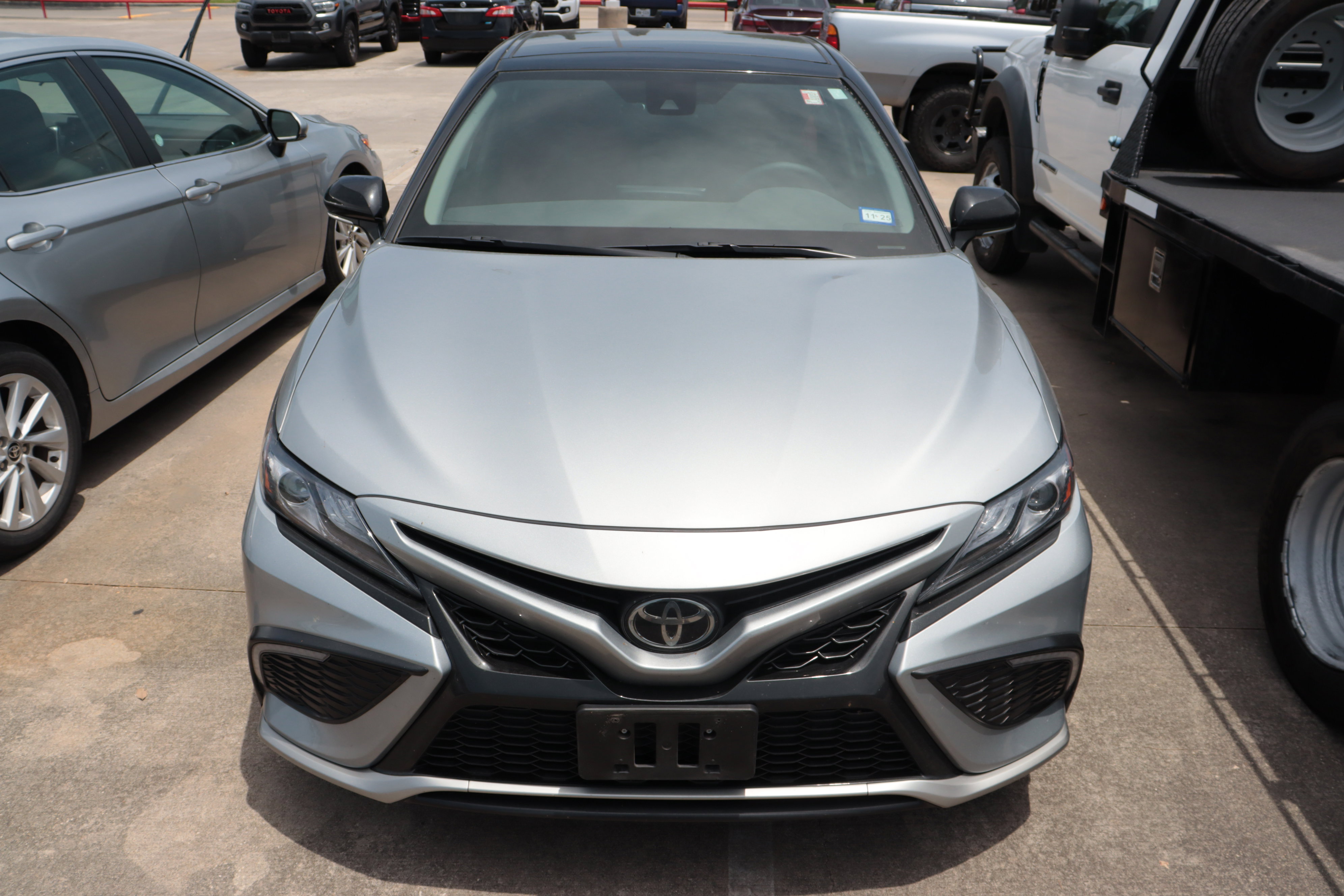 Used 2023 Toyota Camry XSE image 3