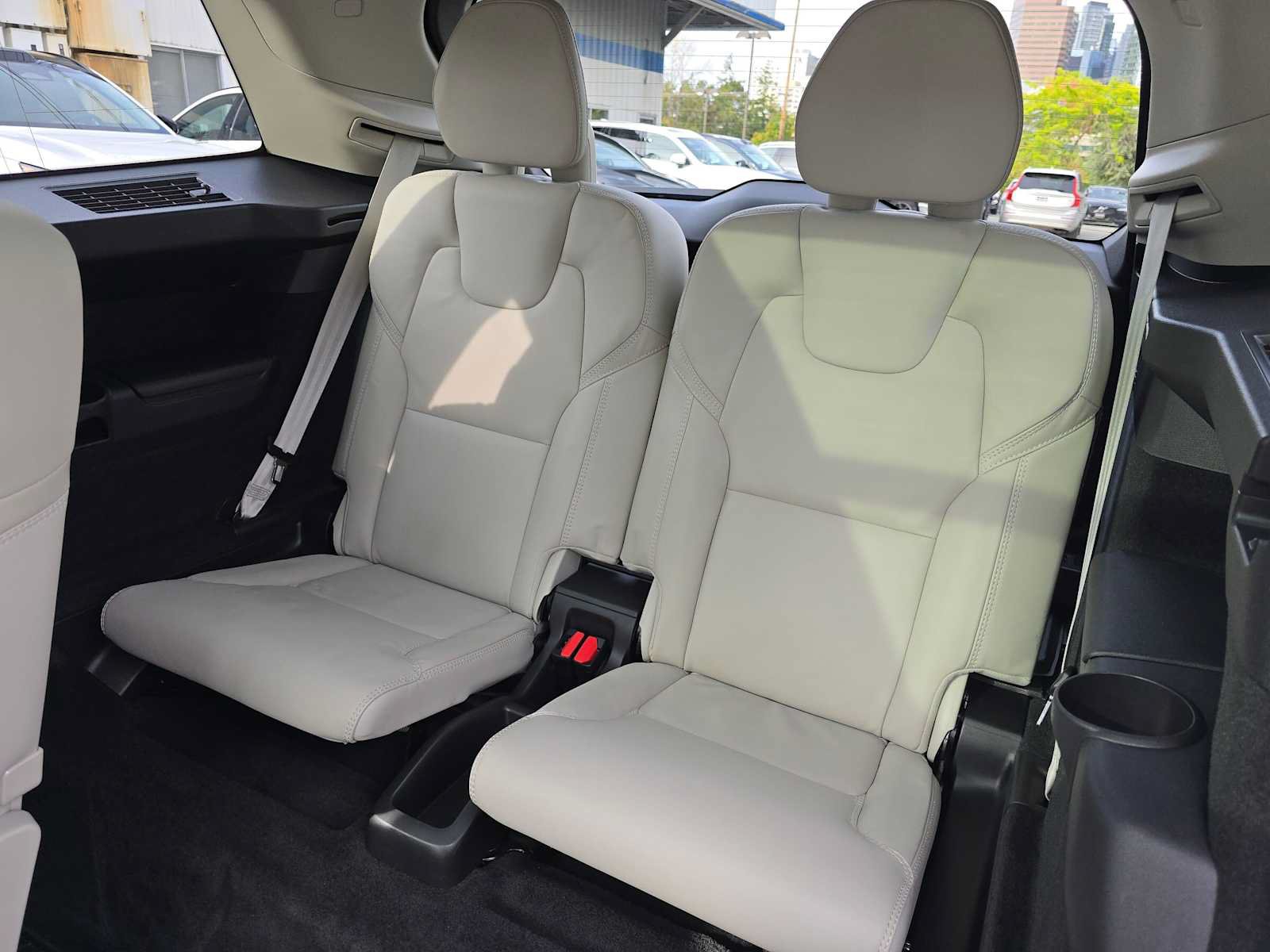 Used 2023 Volvo XC90 T8 Ultimate w/ Protection Package Premier AWD/4WD image 18
